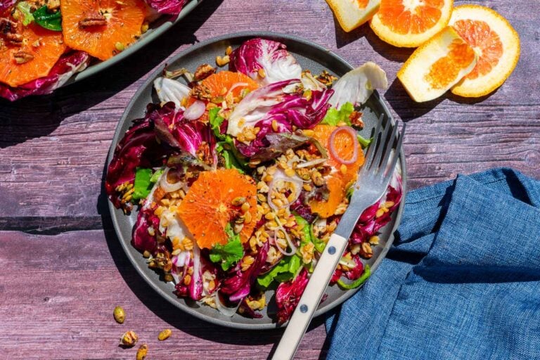 Einkorn salad with radicchio and oranges on a plate.