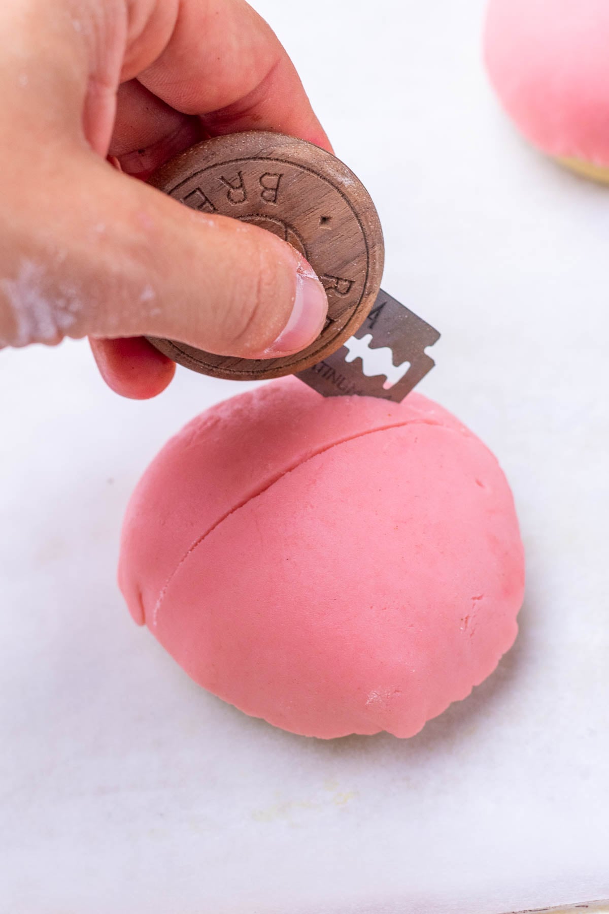 Scoring shell patterns on conchas with a bread lame.