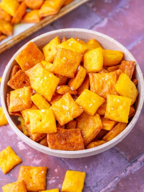 Bowl of sourdough discard cheese crackers cheez-its